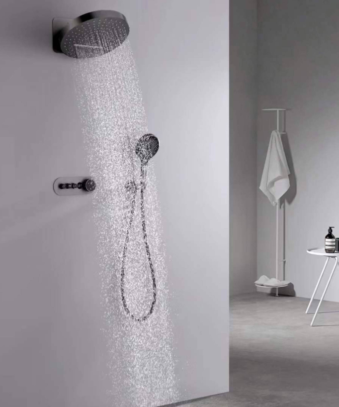 Unterputz-Duscharmatur-Set mit Regenduschkopf und Schwallauslauf - Gunmetal