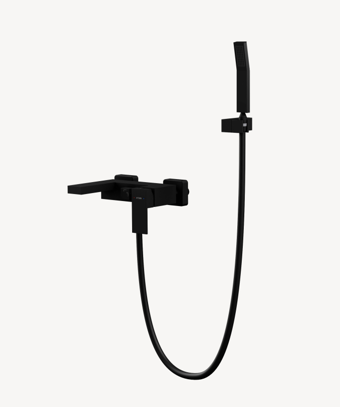 Mitigeur de baignoire et douche mural, dot d'une douchette à main et d'un support mural et d'une flexible de douche en PVC, noir. 