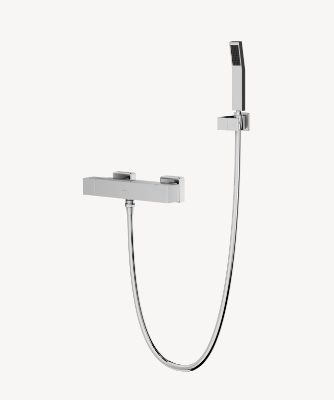 Mitigeur thermostatique de baignoire mural en finition chromée, équipée d'une douchette à main avec support mural et flexible pvc chromé. 