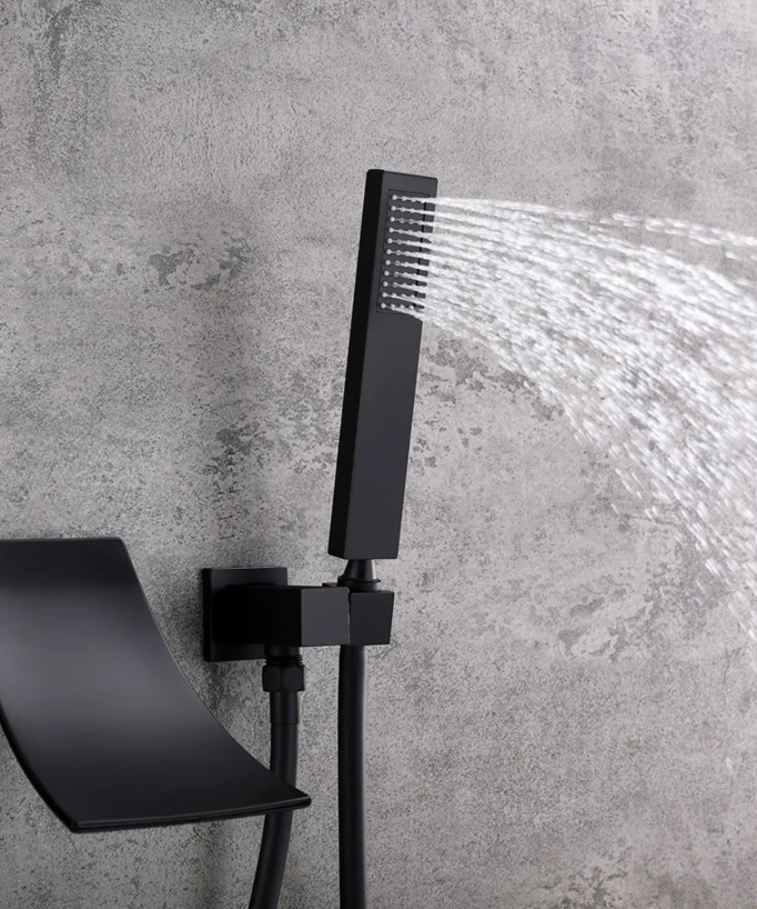 Einbau-Wannenarmatur Wasserfall Schwarz – Matera